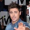 Zac Efron arrivant à la soirée des MTV Movie Awards 2014 au Nokia Theatre à Los Angeles, le 13 avril 2014.