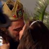 Tendre baiser pour Benjamin et Stéphanie lors de la soirée princes et princesses (Les Marseillais à Rio, épisode 46 diffusé le vendredi 2 mai 2014)