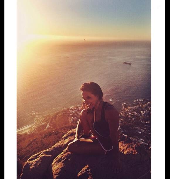 Shy'm lors de son arrivée sur la Lion's Head à Cape Town, en Afrique du sud le 16 mars 2014