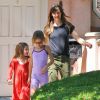 Jennifer Garner en compagnie de ses filles Violet et Seraphina à Brentwood Los Angeles, le 3 mai 2014