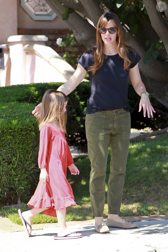 Jennifer Garner en compagnie de sa fille Seraphina, le 3 mai 2014, à Brentwood, Los Angeles