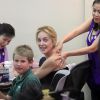 Sharon Stone et son fils Quinn dans un salon de beauté à Beverly Hills, le 30 avril 2014.