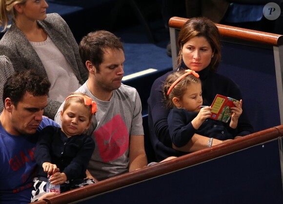 Mirka Federer et ses filles Myla et Charlene lors de la demi-finale du Masters 1000 de Paris Bercy le 2 novembre 2013 à Paris