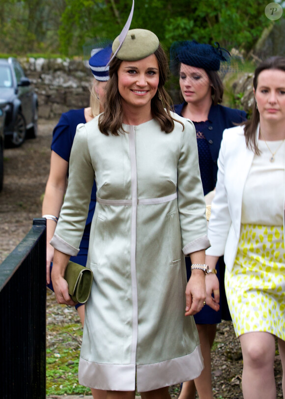 Pippa Middleton au mariage de Rowena Macrae et Julian Osborne à Perthshire en Ecosse le 26 avril 2014.