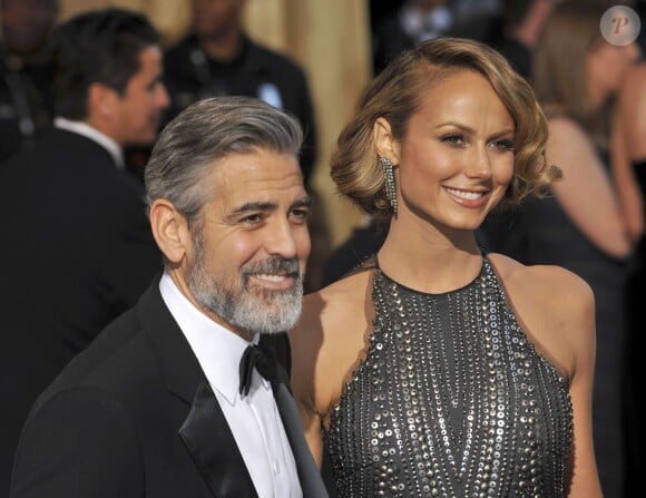 George Clooney et Stacy Keibler aux Oscars à Hollywood le 24 février 2013.