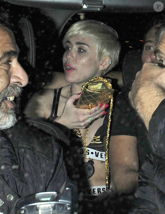 Miley Cyrus quittant le club "Madame Jojo" à Londres le 8 mai 2014.