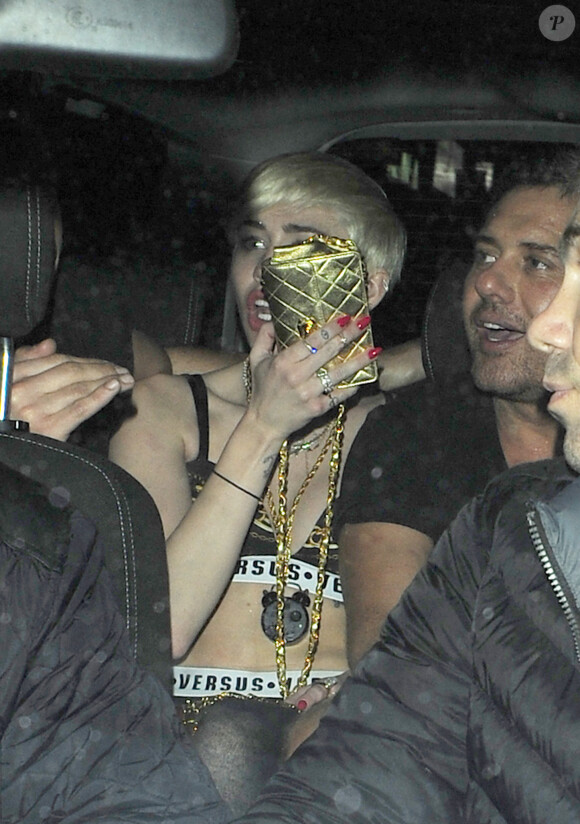 Miley Cyrus quittant le club "Madame Jojo" à Londres le 8 mai 2014.