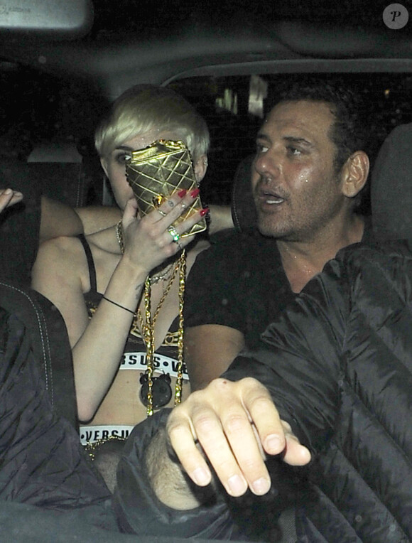 Miley Cyrus quittant le club "Madame Jojo" à Londres le 8 mai 2014.