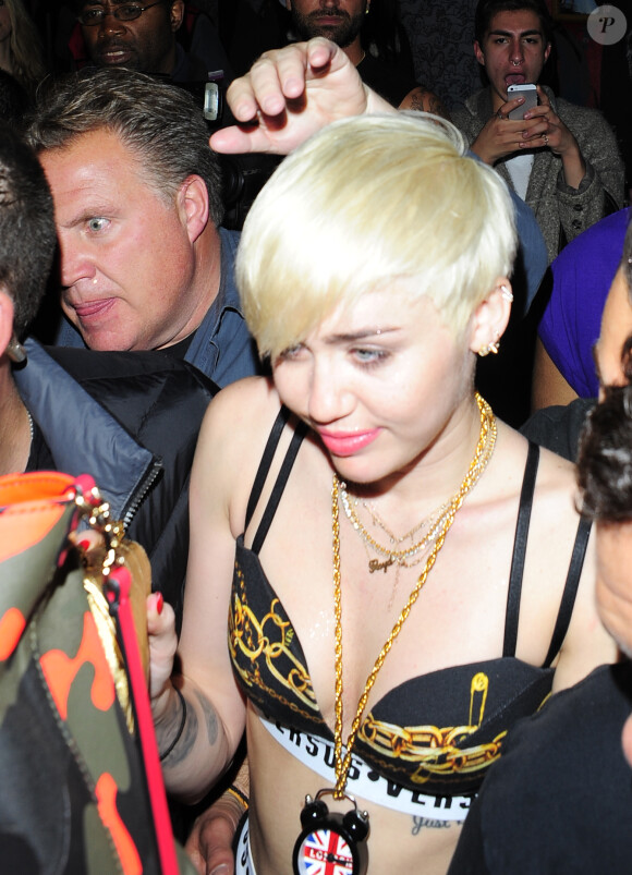 Miley Cyrus quittant le club "Madame Jojo" à Londres le 8 mai 2014.