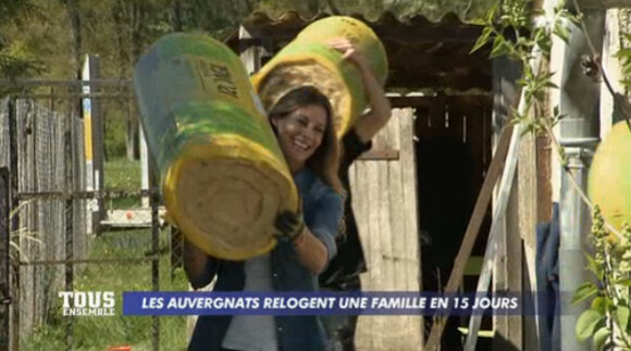L'ex-Miss France Sophie Thalmann vient en aide à une famille dans "Tous ensemble" sur TF1. Le 10 mai 2014.