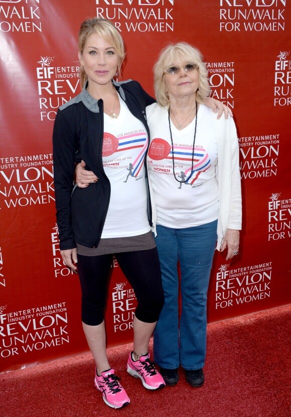 Christina Applegate et sa mère Nancy Priddy lors de la 21e course EIF Revlon Run/Walk For Women à Los Angeles, le 10 mai 2014.