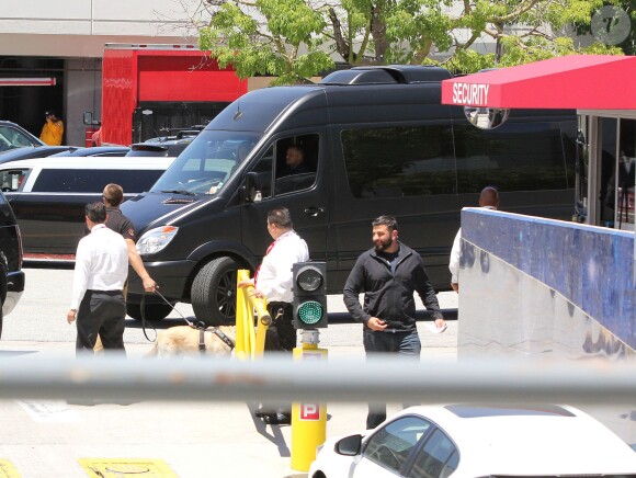 Le van de Justin Bieber à son arrivée au Staples Center à Los Angeles, le 11 maiu 2014.