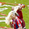 Pep Guardiola et Toni Kroos fêtent le titre de champion d'Allemagne avec le Bayern Munich le 10 mai 2014. 