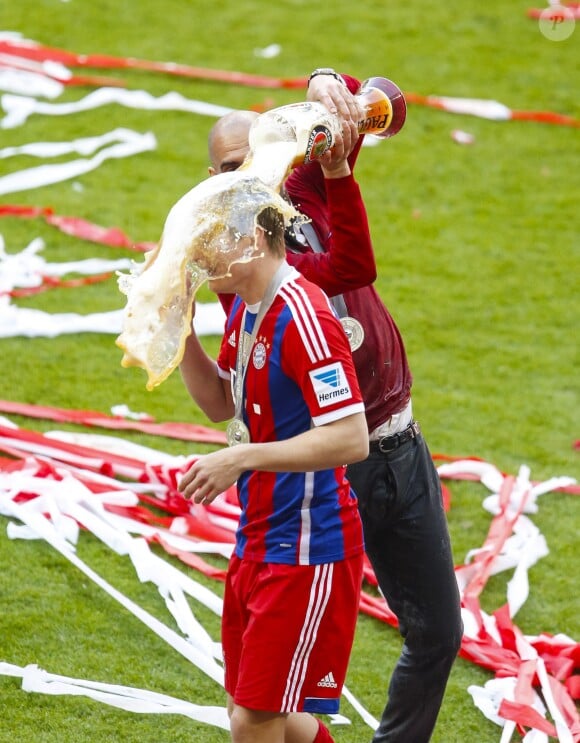 Pep Guardiola et Toni Kroos fêtent le titre de champion d'Allemagne avec le Bayern Munich le 10 mai 2014. 