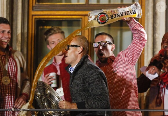Arjen Robben et Franck Ribery fêtent le titre de champion d'Allemagne avec le Bayern Munich le 10 mai 2014. 