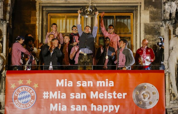 Manuel Neuer et le Bayern Munich fêtent le titre de champion d'Allemagne avec le Bayern Munich le 10 mai 2014. 