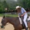 Dania à cheval (Les Anges de la télé-réalité 6 - épisode diffusé le mercredi 14 mai 2014 sur NRJ 12.)