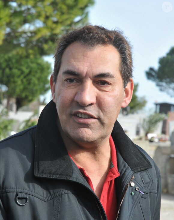 Georges El Assidi, ancien secrétaire particulier et chauffeur de Charles Trenet a commémoré le 13e anniversaire de la mort du chanteur lors d'une cérémonie en présence d'amis et de représentants de la municipalité au cimetière ouest de Narbonne le 19 février 2014