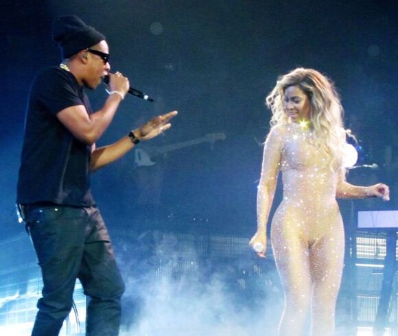 Jay Z et Beyoncé sur la scène de l'O2 Arena. Londres, le 6 mars 2014.