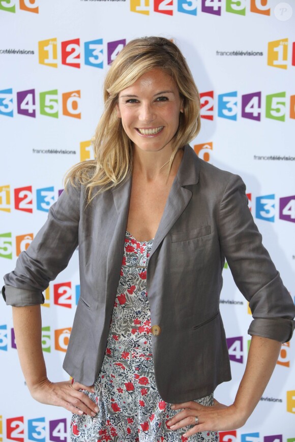 La jolie Louise Ekland à la conférence de presse de France Télévisions, à Paris, le 28 août 2012.