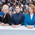 Aymeline Valade, Amira casar, Léa Seydoux - Photocall du film "Saint Laurent" lors du 67e festival international du film de Cannes, le 17 mai 2014.