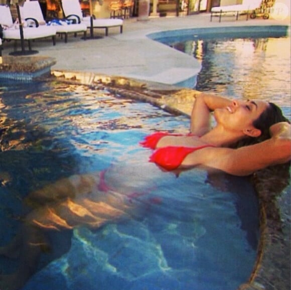 Nikki Bella en plein boulot... Photo publiée par Nikki Bella des Bella Twins, diva de la WWE, sur son compte Instagram.