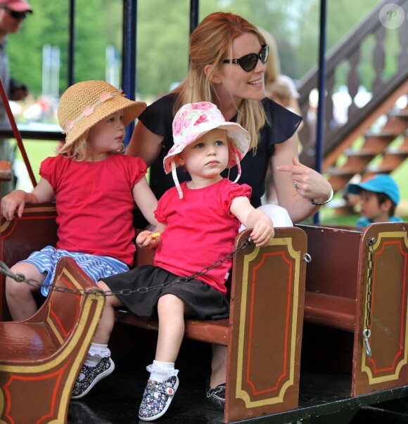 Autumn Phillips avec ses filles Savannah (3 ans) et Isla (2 ans) au Royal Windsor Horse Show le 17 mai 2014.
