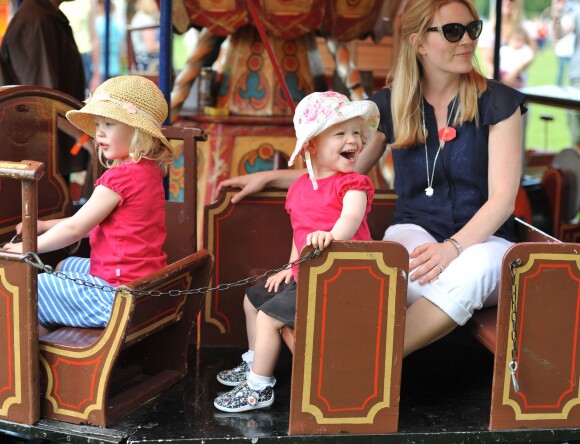 Autumn Phillips avec ses filles Isla et Savannah profitant du Royal Windsor Horse Show le 17 mai 2014.