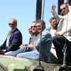 Kelsey Grammer, Randy Couture, Arnold Schwarzenegger, Antonio Banderas, Glen Powell, Victor Ortiz - Les acteurs du film "Expendables 3" arrivent à bord d'un char militaire devant l'hôtel Carlton pour le photocall du film dans le cadre du 67ème festival du film de Cannes, le 18 mai 2014.