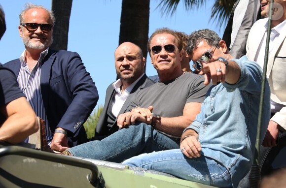 Kelsey Grammer, Randy Couture, Arnold Schwarzenegger, Antonio Banderas - Les acteurs du film "Expendables 3" arrivent à bord d'un char militaire devant l'hôtel Carlton pour le photocall du film dans le cadre du 67ème festival du film de Cannes, le 18 mai 2014.
