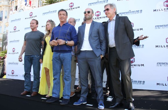 Arnold Schwarzenegger, Ronda Rousey, Sylvester Stallone, Jason Statham, Harrison Ford - Les acteurs du film "Expendables 3" au photocall du film devant le Carlton dans le cadre du 67e festival du film de Cannes, le 18 mai 2014.