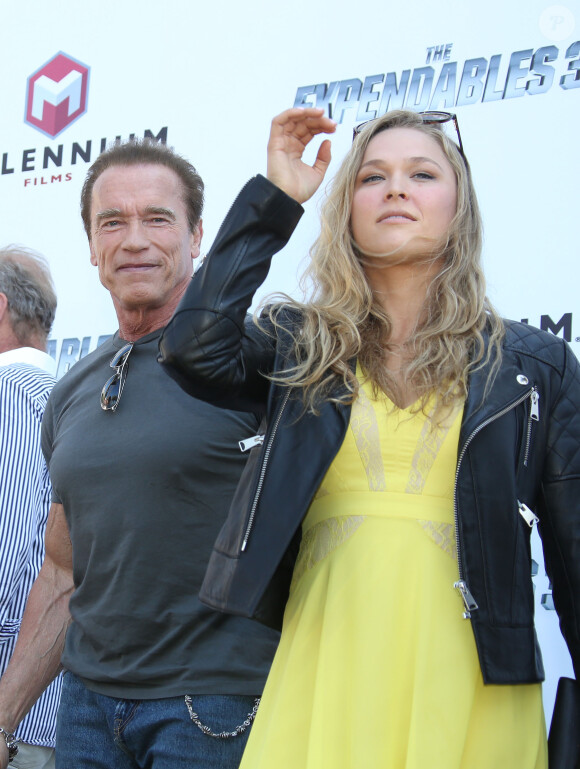 Arnold Schwarzenegger, Ronda Rousey - Les acteurs du film "Expendables 3" au photocall du film devant le Carlton dans le cadre du 67e festival du film de Cannes, le 18 mai 2014.