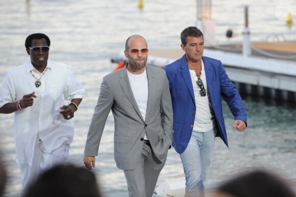 Jason Statham, Dolph Lundgren, Antonio Banderas sur le plateau du Grand Journal à Cannes le 17 mai 2014.