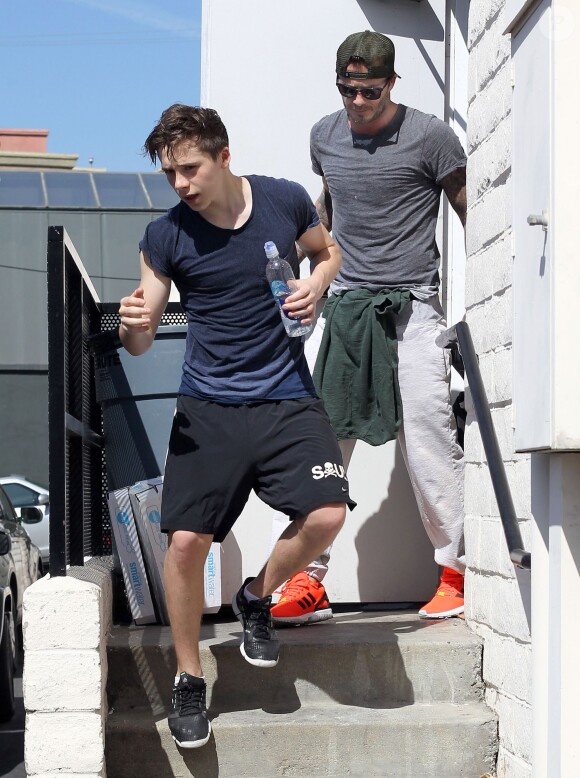 David Beckham et son fils Brooklyn sortent de leur cours de gym à Brentwood, le 8 avril 2014