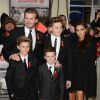 David Beckham, son épouse Victoria et leurs fils Brooklyn, Romeo et Cruz lors de l'avant-première The Class Of 92 à l'Odeon West End de Londres, le 1er décembre 2013