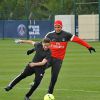 Brooklyn Beckham et Thiago Silva, au Camp des Loges, centre d'entraînement du PSG à Saint-Germain-en-Laye, le 19 avril 2013