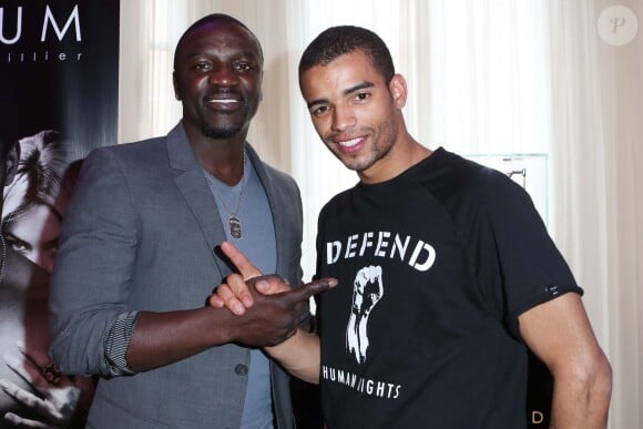 Exclusif - Akon et Brahim Zaibat lors des essayages Edouard Nahum à l'Hotel Carlton, lors du 67e Festival de Cannes, le 19 mai 2014