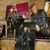 L'incroyable collection d'un fan dédiée à Johnny Hallyday a été vendue 33 440 euros aux enchères à Bordeaux samedi 17 mai 2014. Elle était exposée la veille à la maison Briscadieu.