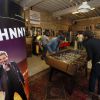 La collection d'un fan dédiée à Johnny Hallyday a été vendue 33 440 euros aux enchères à Bordeaux samedi 17 mai 2014. Elle était exposée la veille à la maison Briscadieu.