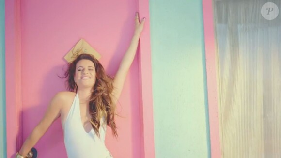 Lea Michele sexy dans son clip "On my way".