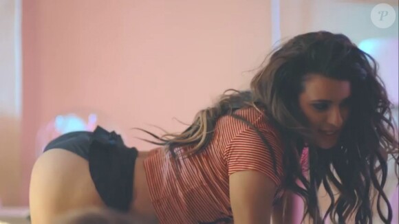 Lea Michele sexy dans son clip "On my way".