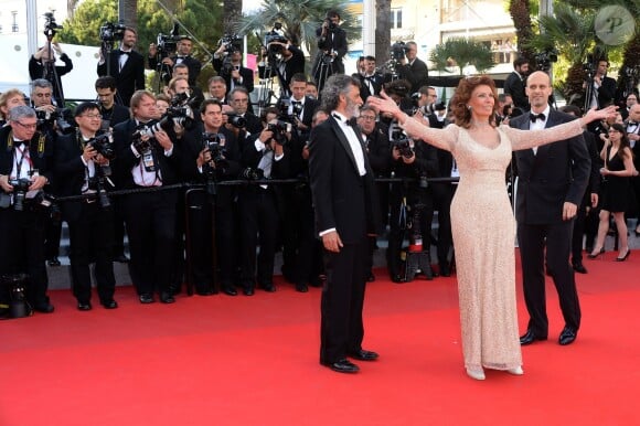 Enrico Lo Verso, Sophia Loren, Edoardo Ponti - Montée des marches du 67e Festival du film de Cannes le 20 mai 2014