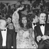 Carlo Ponti, Sophia Loren et Nino Manfredi pour la présentation du film Affreux, sales et méchants au Festival de Cannes 1976