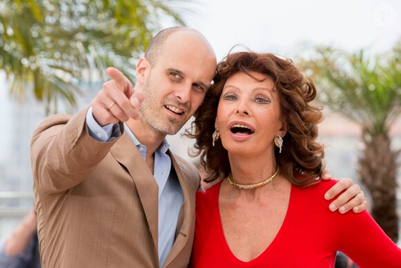 Sophia Loren et son fils Edoardo Ponti - Photocall du film "Voce Umana" (La Voix humaine) lors du 67e Festival  de Cannes, le 21 mai 2014