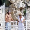 Pamela Anderson et son mari Rick Salomon profitent du soleil à l'Eden Roc d'Antibes, le 21 mai 2014.