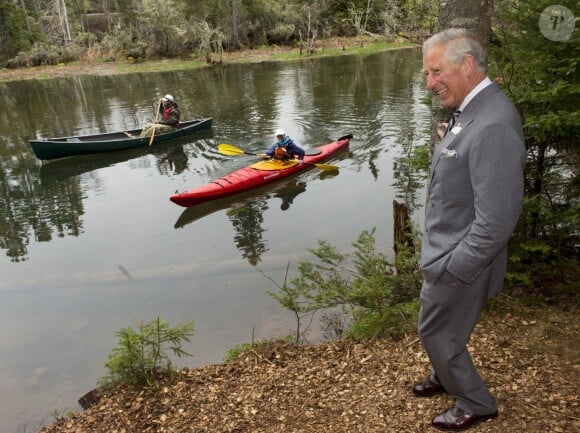 Le prince Charles profitant de la nature sur l'Île du Prince Edward au Canada le 20 mai 2014
