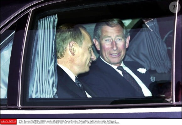 Le prince Charles accueillant Vladimir Poutine en visite officielle à Londres en juin 2003