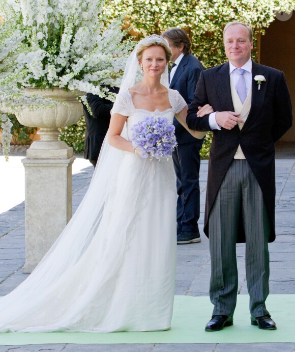 La princesse Carolina de Bourbon-Parme avec son frère le prince Carlos lors de leur mariage religieux à Florence le 16 juin 2012