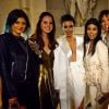 Kylie Jenner, Lana Del Rey, Kim Kardashian, Kourtney Kardashian, Kris Jenner, Khloé Kardashian et Kendall Jenner lors du dîner pré-mariage de Kim et Kanye West au château de Versailles. Le 23 mai 2014.