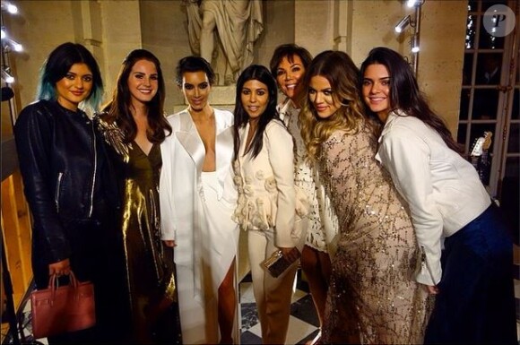 Kylie Jenner, Lana Del Rey, Kim Kardashian, Kourtney Kardashian, Kris Jenner, Khloé Kardashian et Kendall Jenner lors du dîner pré-mariage de Kim et Kanye West au château de Versailles. Le 23 mai 2014.